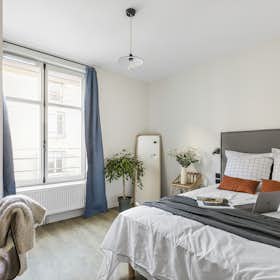 Mehrbettzimmer zu mieten für 650 € pro Monat in Nancy, Rue du Manège