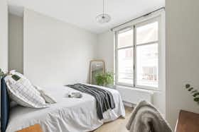 Mehrbettzimmer zu mieten für 650 € pro Monat in Nancy, Rue du Manège