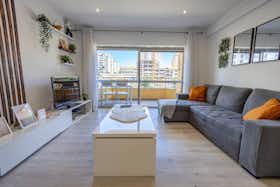 Appartement te huur voor € 1.000 per maand in Oleiros, Rúa das Ondas