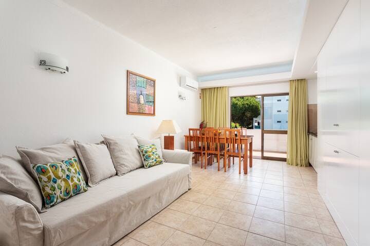 Apartment for rent for €839 per month in Loulé, Rua Melvin Jones