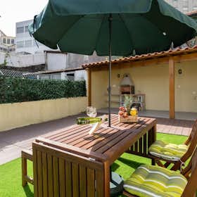 公寓 正在以 €1,000 的月租出租，其位于 Porto, Rua do Bonfim