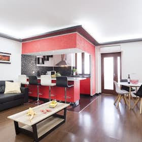 Apartment for rent for €1,123 per month in Porto, Rua da Alegria