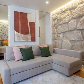 Apartment for rent for €1,520 per month in Porto, Rua do Bonjardim