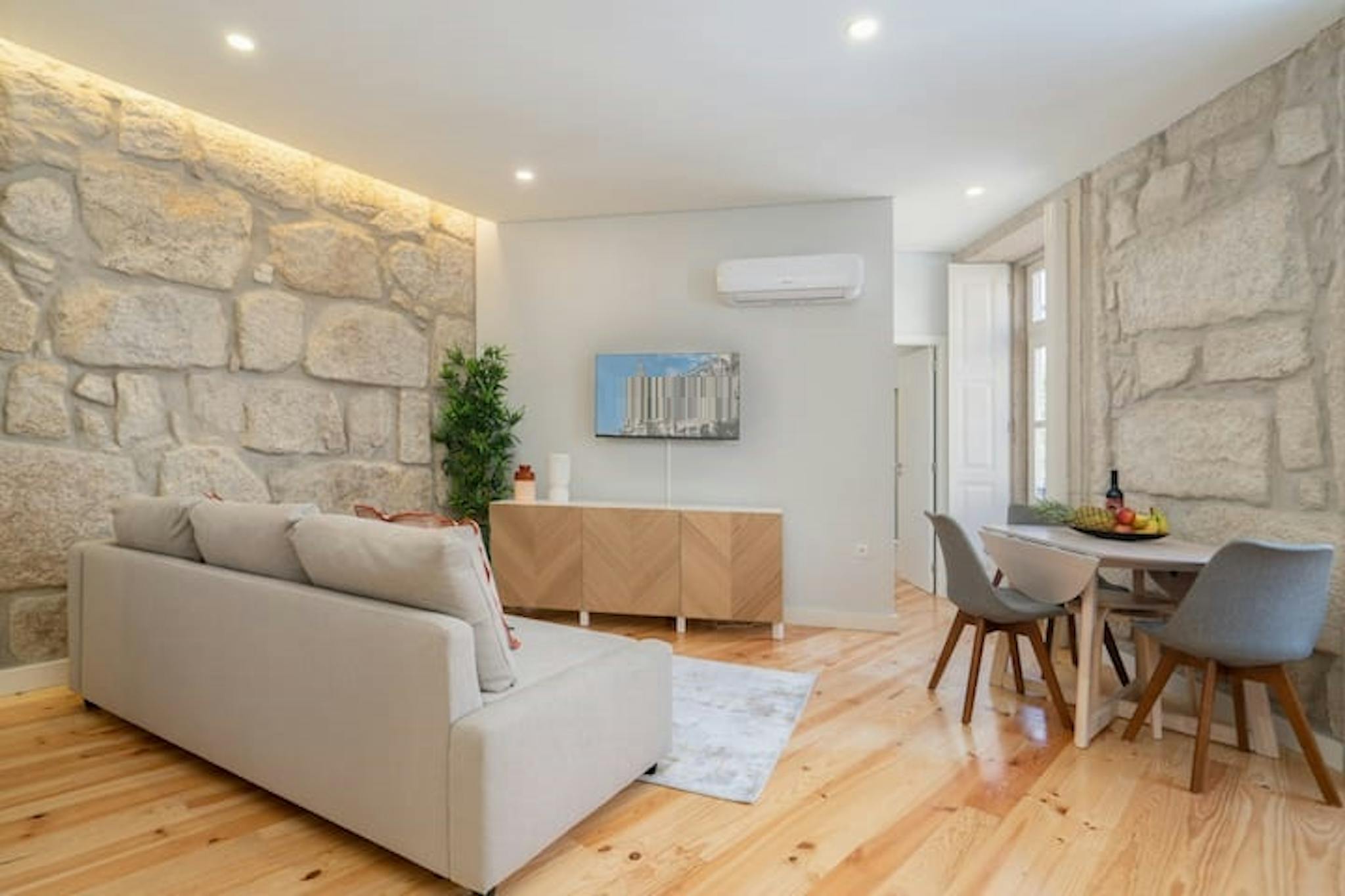 Rua do Bonjardim, Porto preview