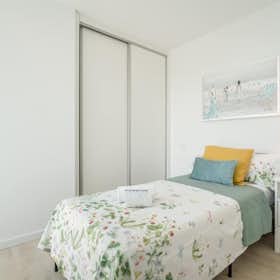 Apartment for rent for €1,066 per month in Porto, Rua Engenheiro António de Almeida