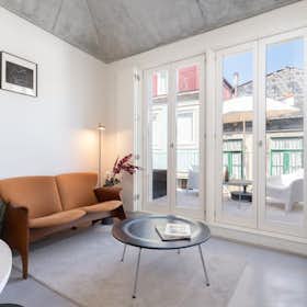 Apartment for rent for €1,463 per month in Porto, Rua do General Silveira