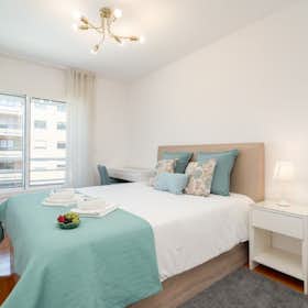 Apartment for rent for €1,520 per month in Matosinhos, Avenida da República