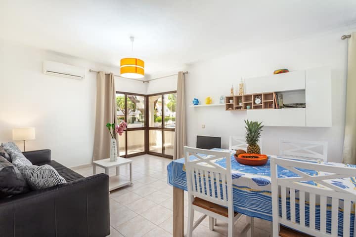 Apartment for rent for €1,179 per month in Faro, Rua Infante Dom Henrique