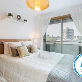 Apartment for rent for €1,236 per month in Porto, Rua da Boa Nova