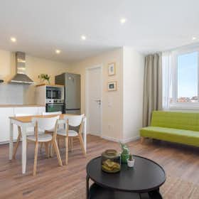 Apartment for rent for €1,406 per month in Porto, Rua de Camões