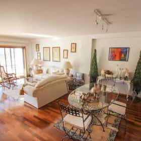 Appartement te huur voor € 1.293 per maand in Guimarães, Rua Antero Henriques da Silva