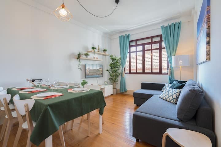 Rua Fernandes Tomás, Porto preview