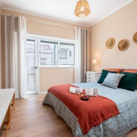 Apartment for rent for €1,236 per month in Porto, Rua de São Veríssimo