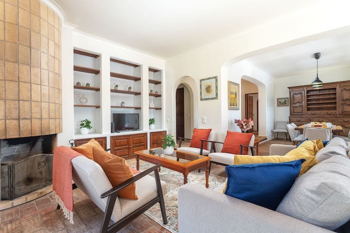 Будинок за оренду для 3 221 EUR на місяць у Lagoa (R.A.A.), Rua Estrada da Relvinha