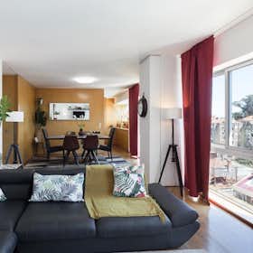Apartment for rent for €1,803 per month in Porto, Rua da Torrinha