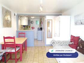 Apartament de închiriat pentru 700 EUR pe lună în Bourg-en-Bresse, Place Alfred de Musset