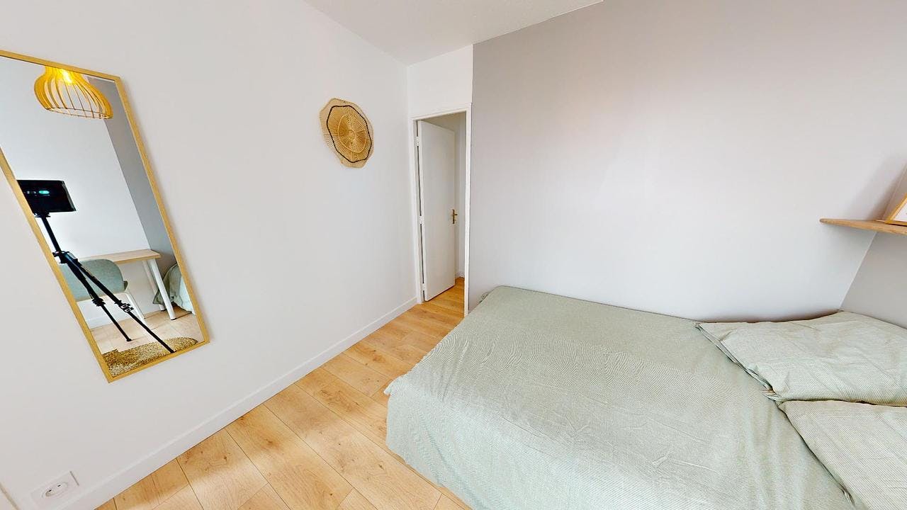 Private room for rent on Rue du 8 Mai 1945, Cenon - View 3