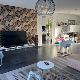 Haus for rent for 1.685 € per month in Weert, Vrouwenhof