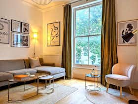 Appartement te huur voor £ 2.420 per maand in London, Langtry Road