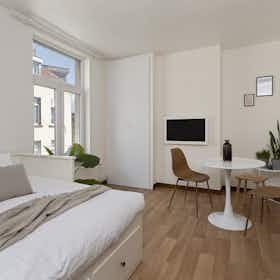 Studio for rent for €950 per month in Brussels, Rue Cuerens