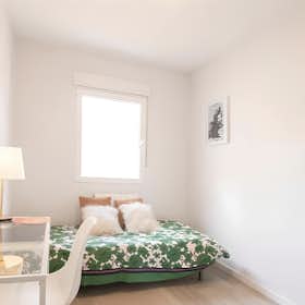 Private room for rent for €800 per month in Madrid, Paseo de la Castellana