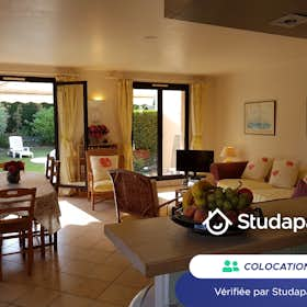 Приватна кімната за оренду для 520 EUR на місяць у Mougins, Les Hauts du Golf