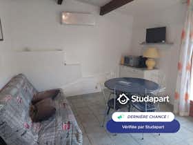 Huis te huur voor € 600 per maand in Solliès-Toucas, Route Forestière