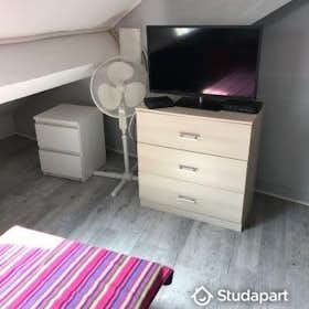 私人房间 for rent for €360 per month in Perpignan, Rue Lazare Escarguel