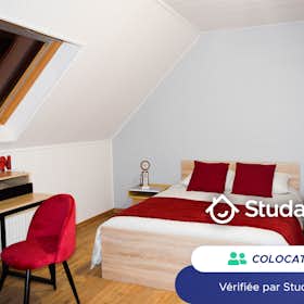 Private room for rent for €600 per month in Émerainville, Rue de la Marnière