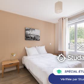 Private room for rent for €880 per month in Le Raincy, Allée Gambetta