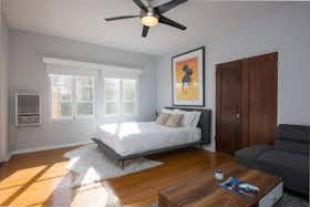Appartement te huur voor $3,122 per maand in San Pedro, Bluff Pl