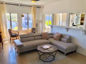 Lägenhet att hyra för 3 824 € i månaden i San Pedro, Bluff Pl
