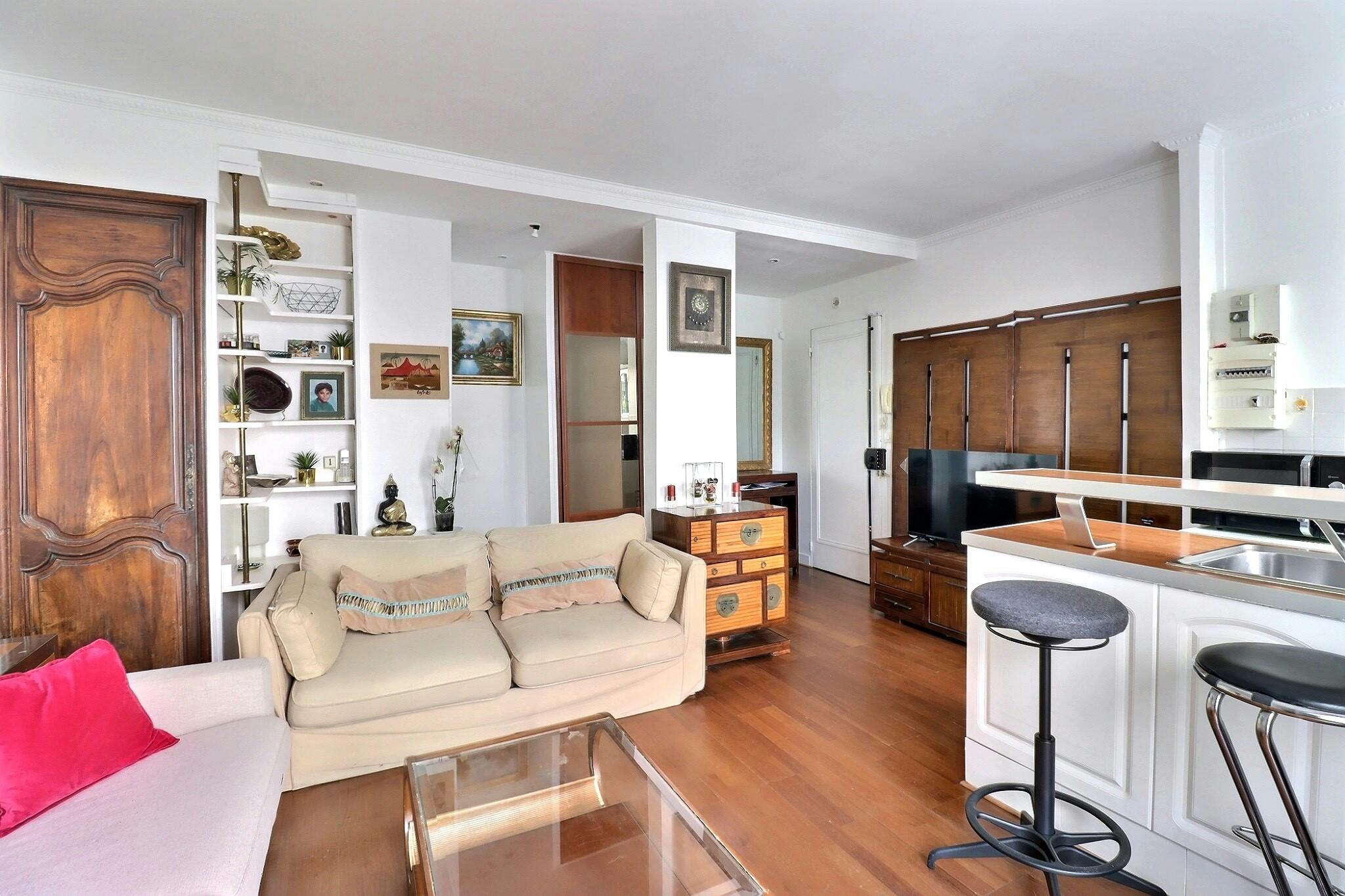 Studio for rent for €1,362 per month in Paris, Rue de la Faisanderie