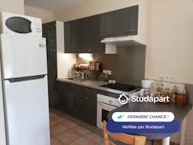 Wohnung zu mieten für 685 € pro Monat in Le Thor, Route d'Avignon