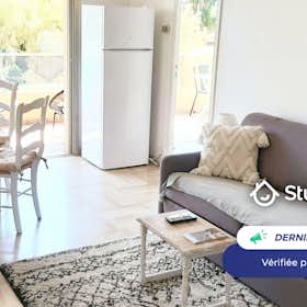 Apartment for rent for €770 per month in Saint-Laurent-du-Var, Avenue Saint-Hubert