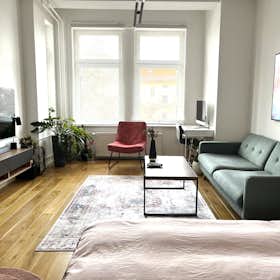 Studio for rent for €1,360 per month in Berlin, Böttgerstraße