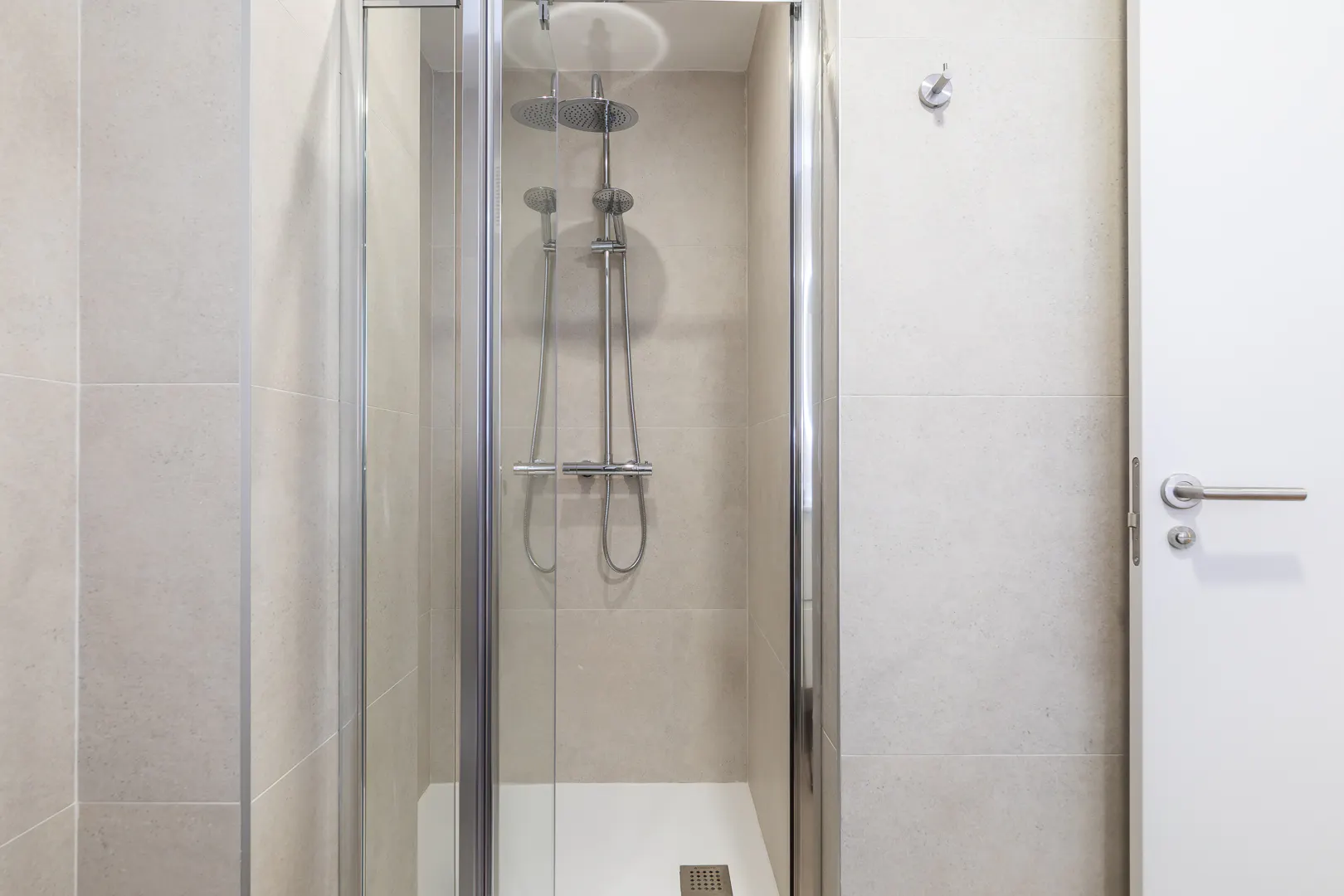 1-Bedroom Apartment in Carrer del Gravador Esteve, Valencia 4
