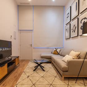 Apartment for rent for €2,376 per month in Madrid, Calle de Mantuano