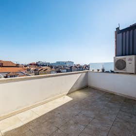 Studio for rent for €1,100 per month in Porto, Travessa do Carregal