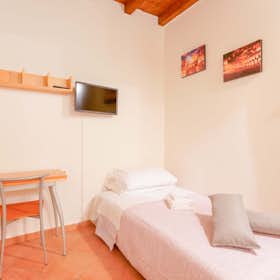 Studio for rent for €1,200 per month in Bologna, Via Mirasole