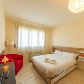 单间公寓 正在以 €1,500 的月租出租，其位于 San Lazzaro, Via Salvo D'Acquisto