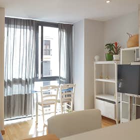 Apartment for rent for €1,750 per month in Madrid, Calle de la Caridad