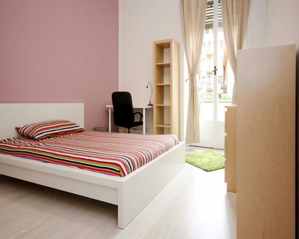 Via Cesare Battisti, Milan preview