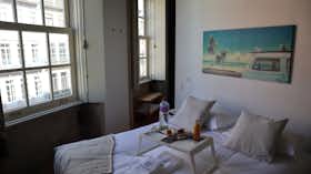 公寓 正在以 €1,200 的月租出租，其位于 Porto, Rua de Pelames