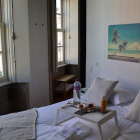 Apartment for rent for €1,200 per month in Porto, Rua de Pelames