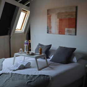 Apartment for rent for €1,150 per month in Porto, Rua de Pelames