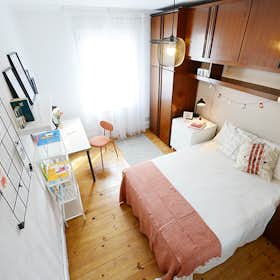 Private room for rent for €530 per month in Bilbao, Calle Calixto Leguina
