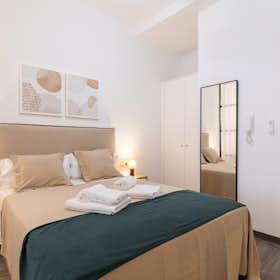 公寓 正在以 €1,300 的月租出租，其位于 Valencia, Calle del Trench