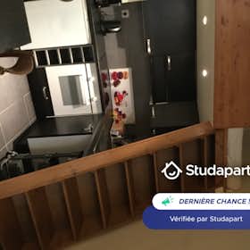 Apartment for rent for €950 per month in Paris, Rue d'Alexandrie
