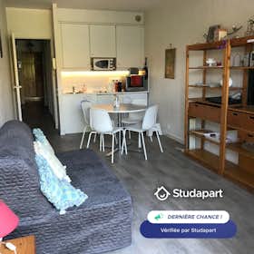 Apartment for rent for €690 per month in Antibes, Avenue de la Libération